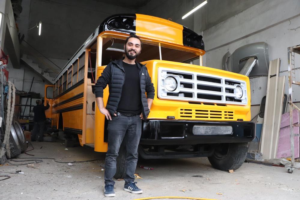 Çizgi Filmlerden Etkilenip 700 Bin TL Harcayarak 'School Bus' Yaptı: Dünya Turuna Çıkacak