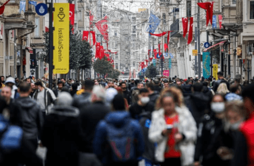 Uzmanlar, Tedbirlerinin Gevşetilmesini Değerlendirdi: Karar Bilimsel Değil, Siyasi