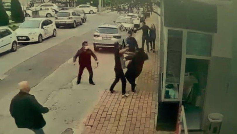 Bayram Günü Sokak Ortasında Kadını Darp Eden Adamı Vatandaşlar Tekme Tokat Dövdü