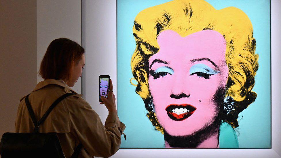 Warhol'un Marilyn Monroe tablosu  rekor fiyata satıldı