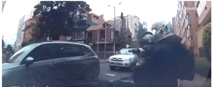 Kolombiyalı Soygun Kurbanı Arabasıyla Hırsızları Ezdi