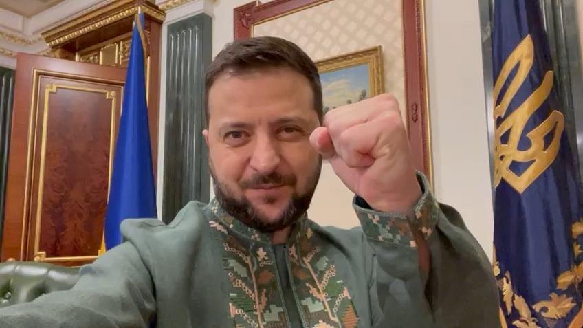 Vışıvanka Günü Odessa'da kutlandı, Zelenskiy işlemeli gömlek giydi