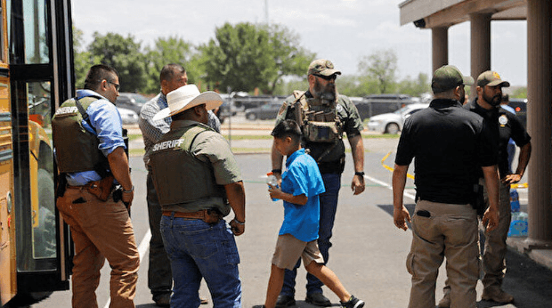 ABD'de İlkokula Yönelik Silahlı Saldırıda 15 Kişi Hayatını Kaybetti