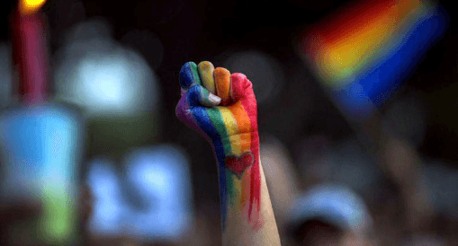 İskoç Kilisesi Eşcinsel Evliliğe İzin Verdi