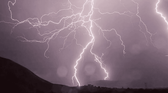 Hindistan'daki Doğal Afet Can Aldı