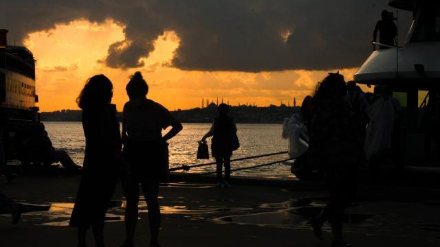 Kadıköy rıhtımda sarılanlara dair