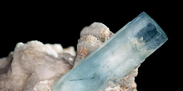 Büyüleyici Güzellikteki Efsanevi Şifalı Taş Akuamarin