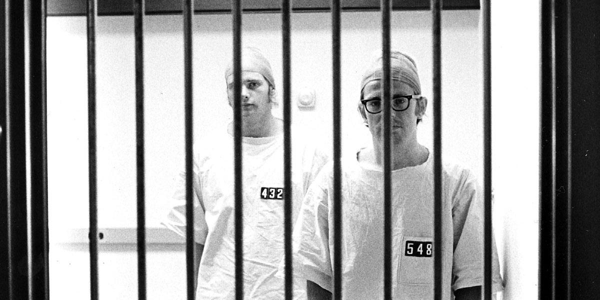 Stanford Hapishane Deneyi: İnsan Psikolojisinin Karanlık Yüzü