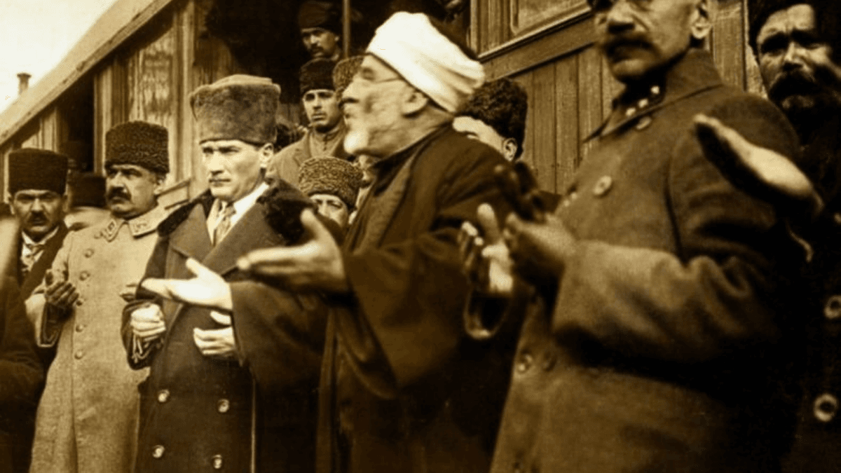 Bir Milleti Kutuplaştıran İftira: Atatürk Dine Düşman mıydı?