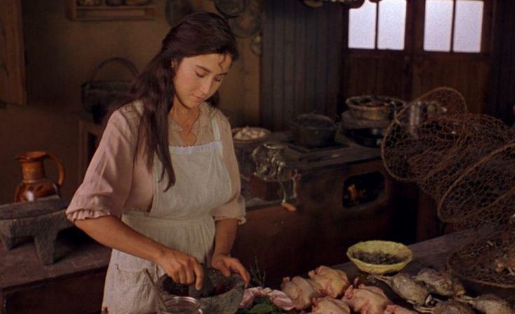 İçinde Yemek Tarifleri, Aşk Öyküleri ve Kocakarı İlaçları Bulunan Roman: Acı Çikolata