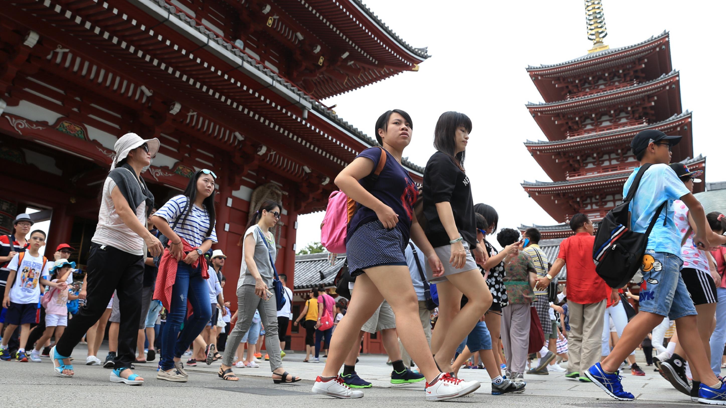 Overcrowding in Japan due to the decline of the yen