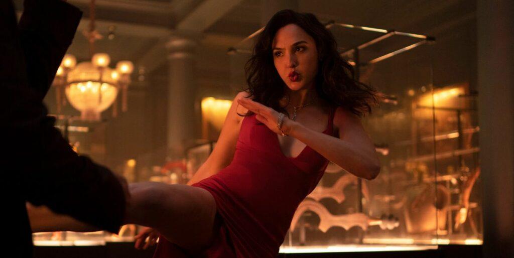 Red Notice: Aksiyon ve Komedinin Yıldızlarla Buluştuğu Film