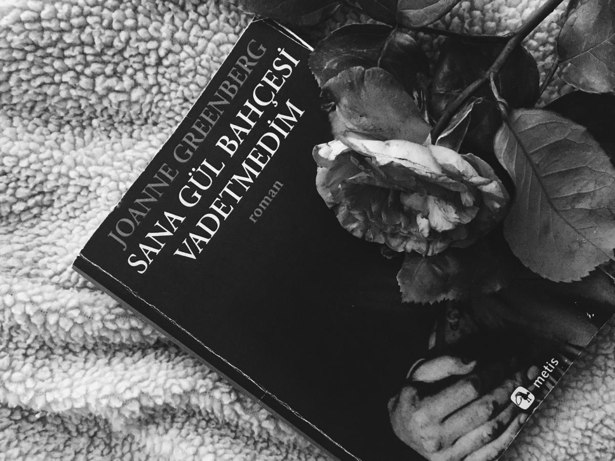 "Sana Gül Bahçesi Vadetmedim" - Joanne Greenberg'ün Bir Akıl Sağlığı Portresi