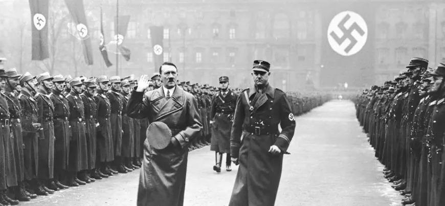 Hitler'in Stratejileri: Kitleleri Manipüle Etmenin Sanatı