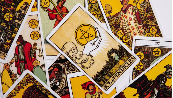 Tarot: Sembollerin Ardındaki Büyülü Sırlar