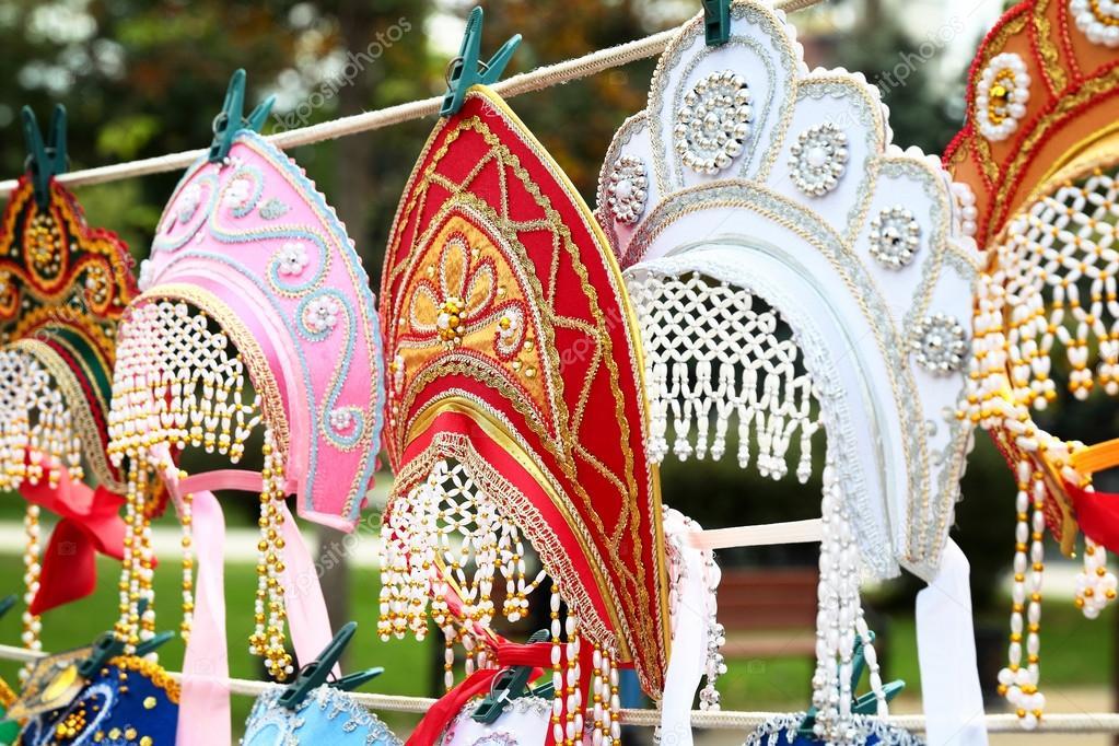 Bir Başlık Olmanın Ötesinde: Kokoşnik