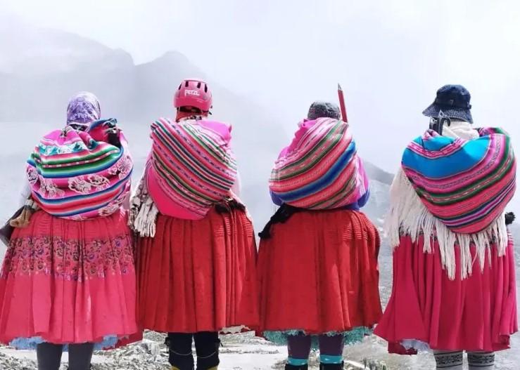 Bolivya'nın Sıradışı Kadınları: Las Cholitas Escaladoras