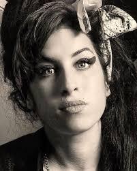 Aşkın ve Şöhretin Tükettiği Bir Hayat: Amy Winehouse