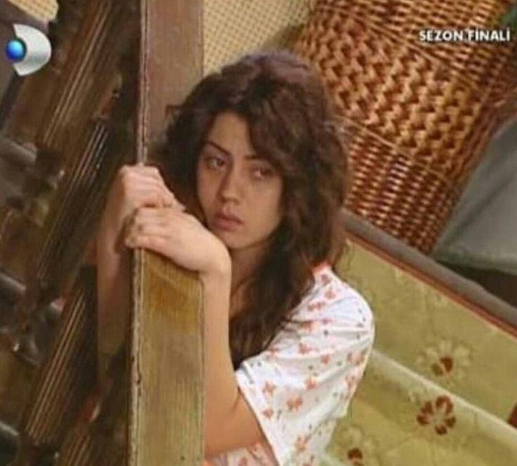 Yaprak Dökümü’nün İkonik Karakteri Leyla’nın Psikolojik Portresi