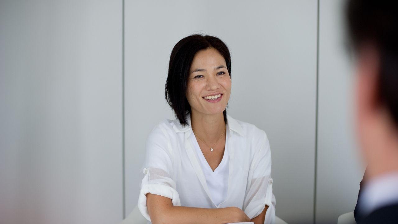 Aşağı Doğru Sosyal Karşılaştırma: Özgüveni Yükseltme Yolu mu, Yoksa Bir Aldatmaca mı?