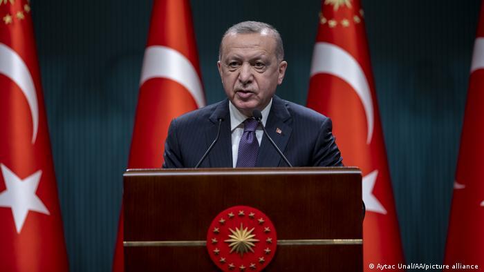 "Sosyal Medya Demokrasi İçin Ana Tehdit"