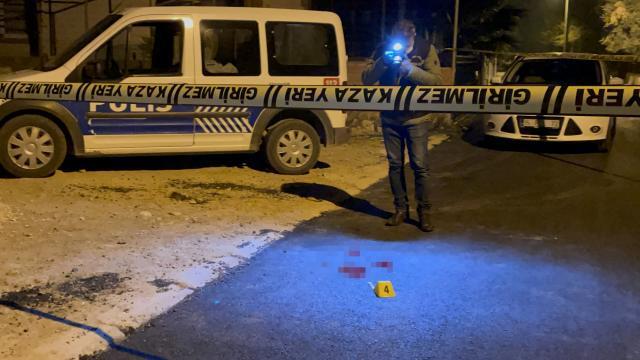 Girdiği Dükkanda Türk Bayrağını Öptü Sonra Hırsızlık Yaptı!