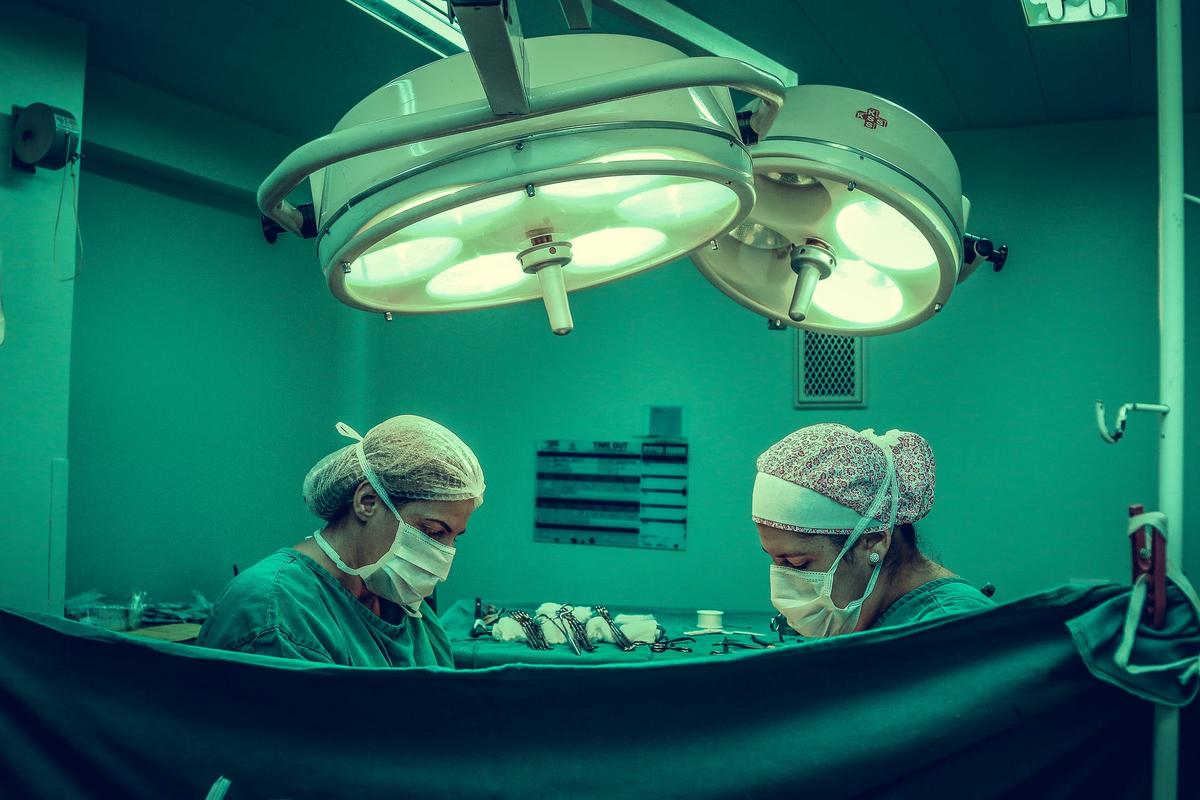 Daily Mail: Türkiye'de Bazı Klinikler 16 Yaşında Çocuklara Mide Küçültme Ameliyatı "Tuzağı Kuruyor"