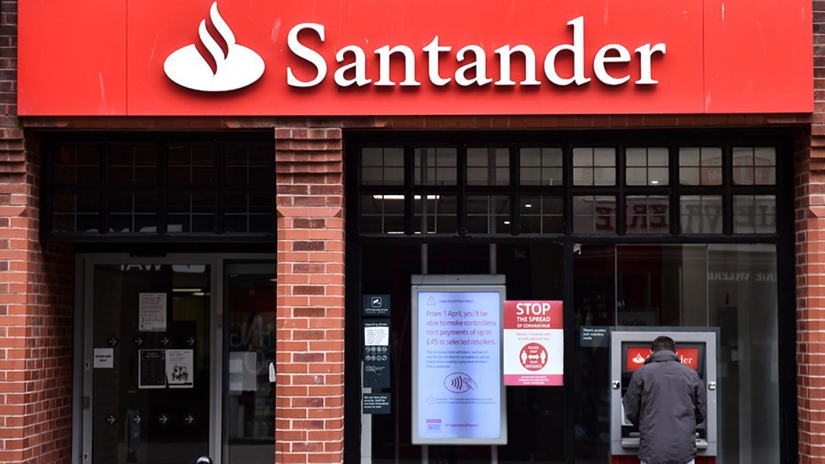 İngiltere'de Bir Banka Yanlışlıkla 130 Milyon Sterlin Dağıttı