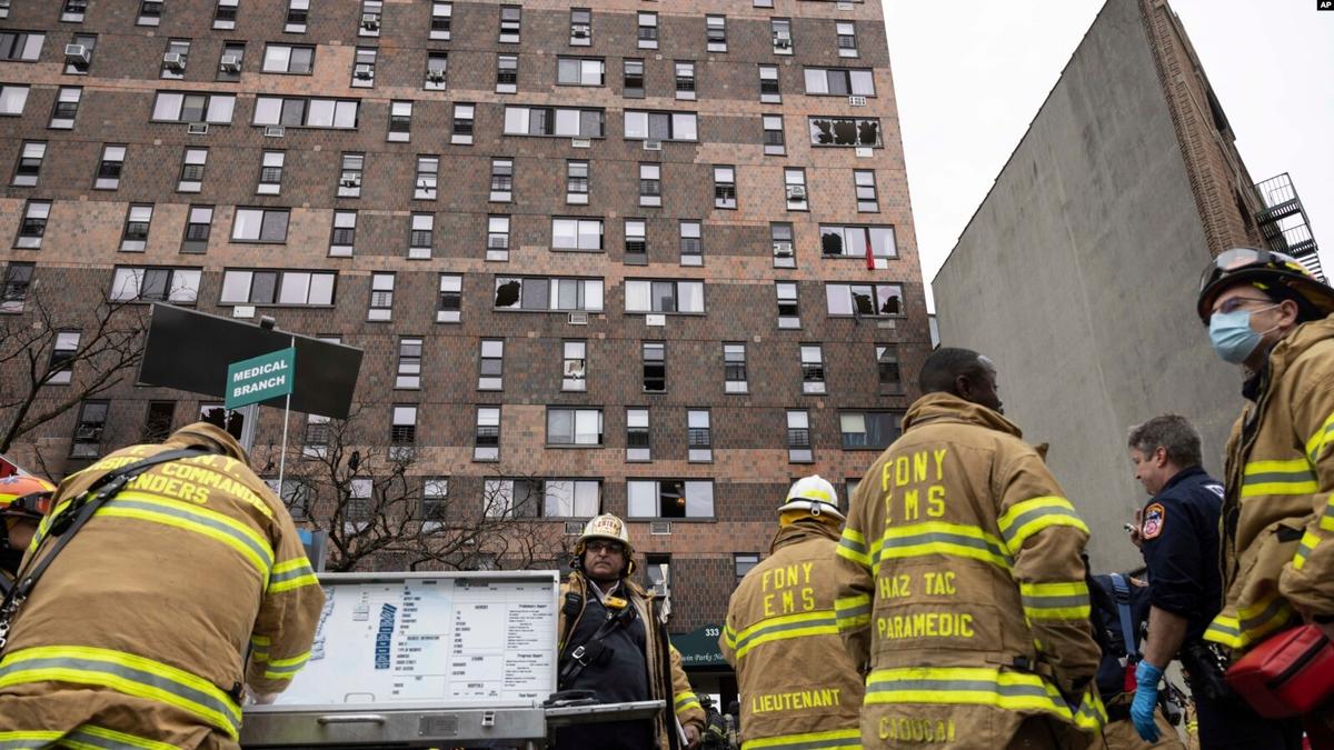 New York'ta Bir Binada Çıkan Yangında 9'u Çocuk, 19 Kişi Hayatını Kaybetti
