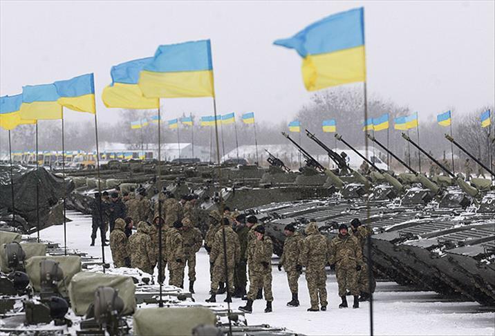 Ukrayna Donbas'ta Bir Askerinin Öldüğünü Duyurdu