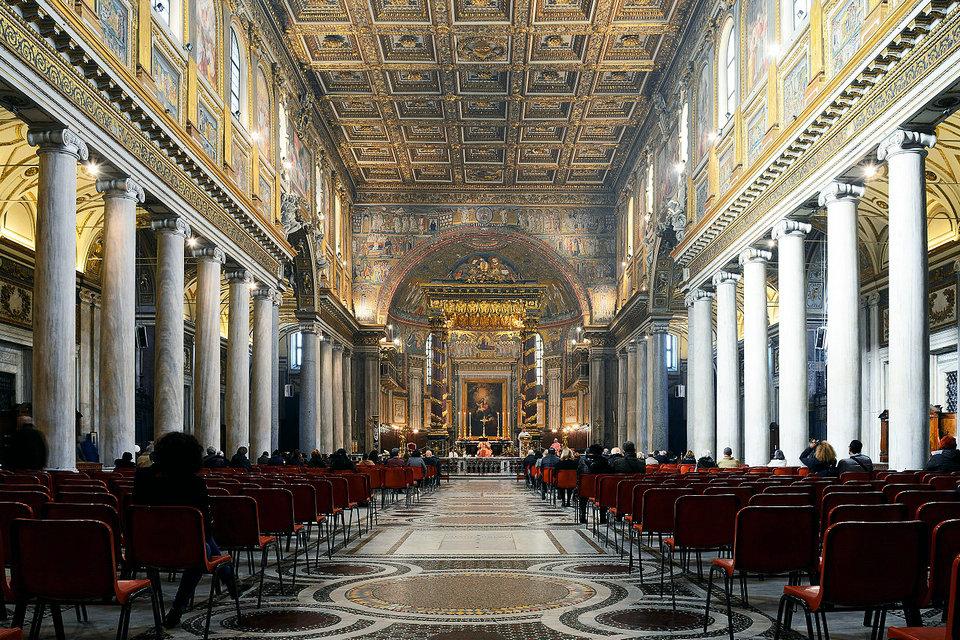 Kendilerini Dini Resmin İçine Katmışlar!