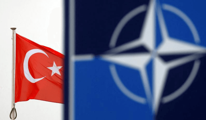 İki Rus Gemisi Boğazlardan Geçmek İçin Ankara'nın Kararını Bekliyor