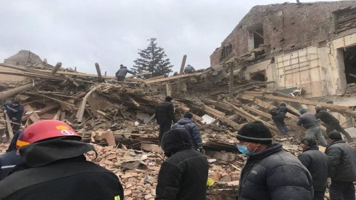 Ukrayna'da Askeri Üsse Saldırı: 70'ten Fazla Asker Hayatını Kaybetti