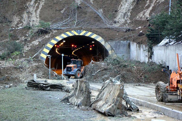 Bolu Dağı'nda Toprak Kaydı, TEM Trafiğe Kapandı