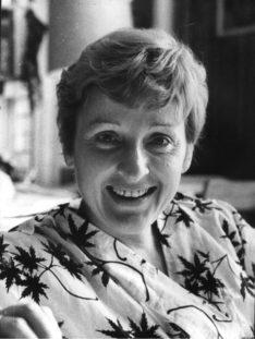 Tante Rosa ve Kadın Olmak