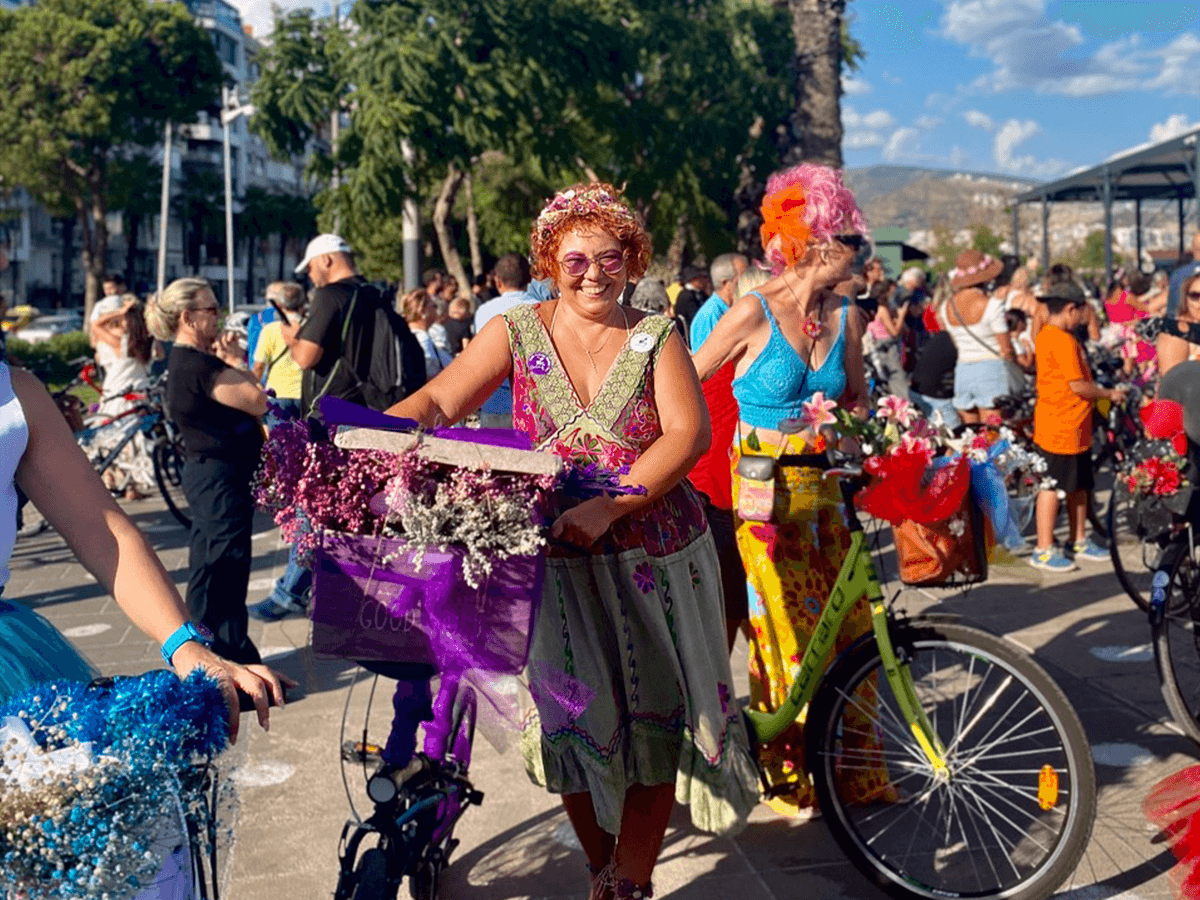 Süslü Kadınlar Bisiklet Turu