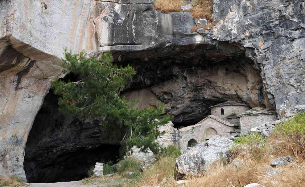 Davelis Mağarası