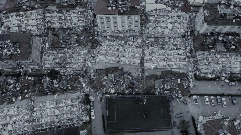 Afeti uzaktan izlemek: Yaşamaktan duyulan utanç