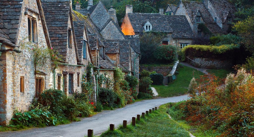 İngiliz Cottage House Cazibesi