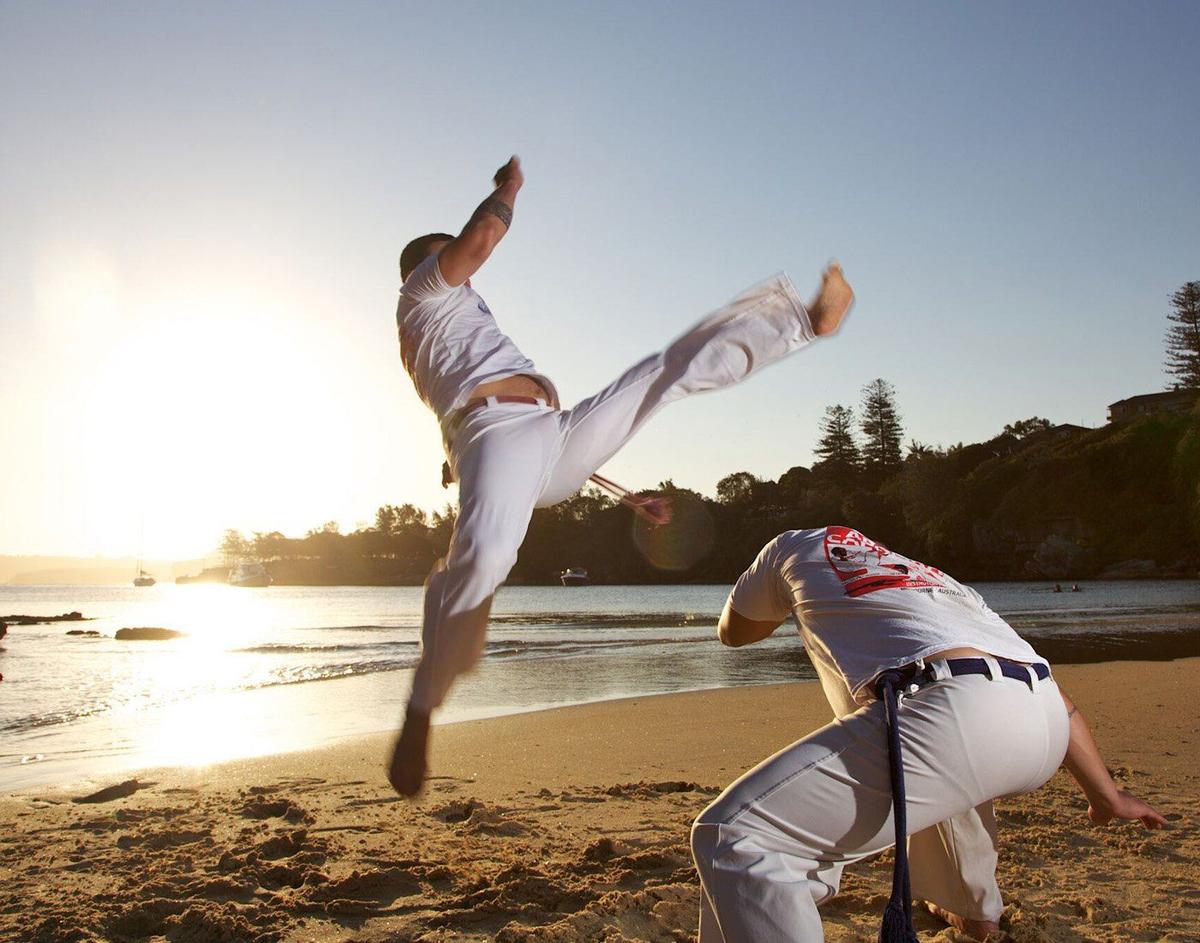 Capoeira: Brezilya'nın Ritmi ve Dövüş Sanatının Uyum Dansı