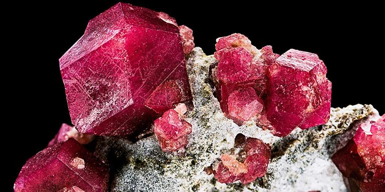 Koruyucu ve Şifalı Lal Taşı