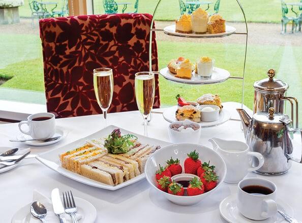 Let’s Experience One of the Best English Traditions: Afternoon Tea!