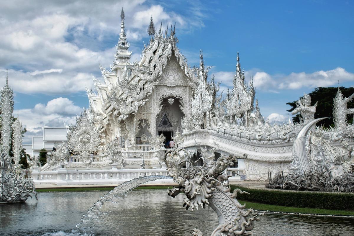 Architectural Gem: Exploring Thailand's White Temple