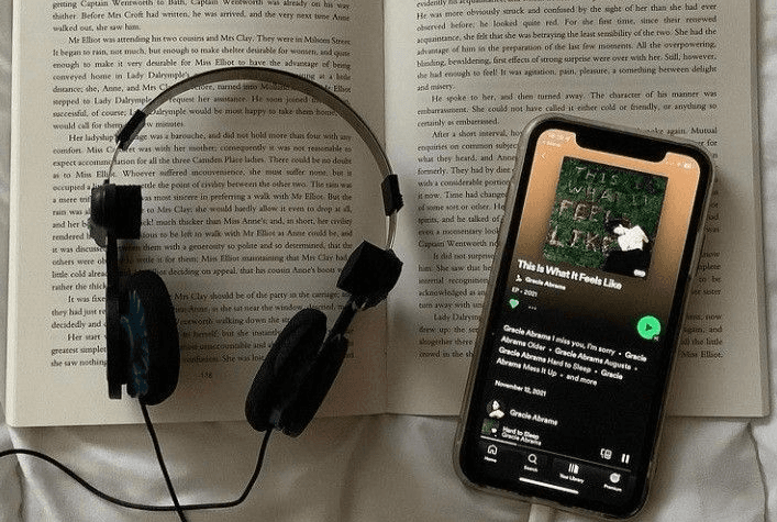 Sayfa Çevirirken Ruhunuzu Rahatlatacak 5 Zarif Melodi