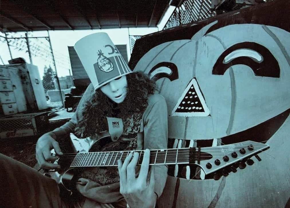 Maskenin Ardındaki Müzikal Deha: Buckethead