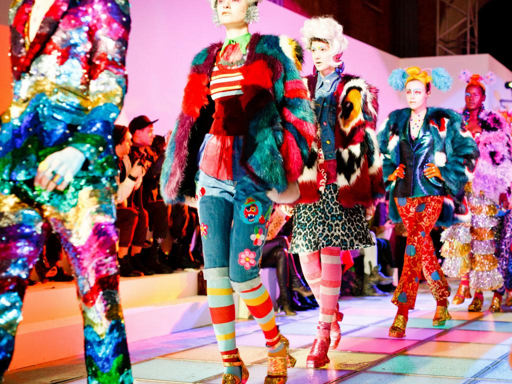 Yıllara Göre Modanın Değişimi ve Kapitalizmin Etkisi