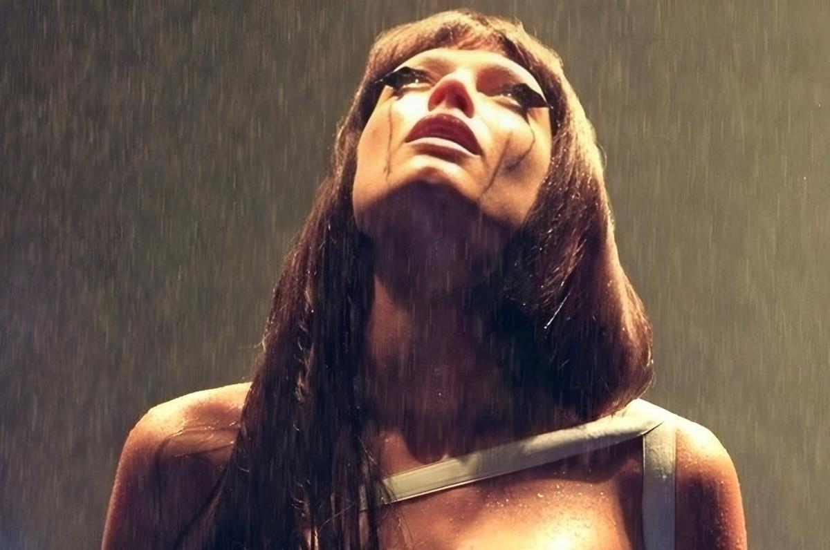 Kırmızı Halının Ötesi