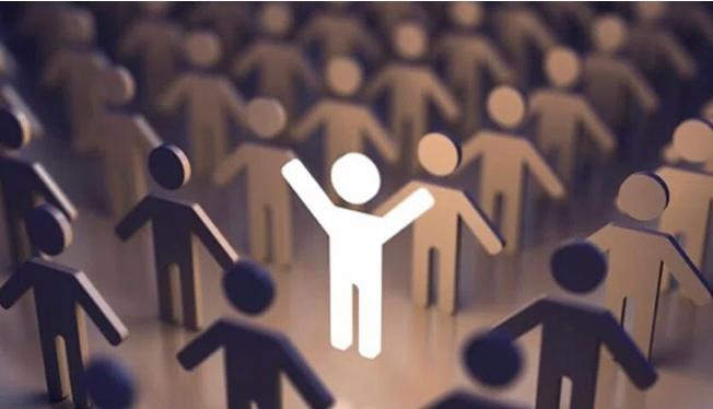 Farklı Olmak Mı Farkında Olmak Mı?