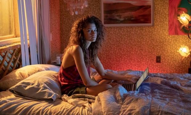 Travma Uyarıları ve Ekranlarımızdaki Önemi