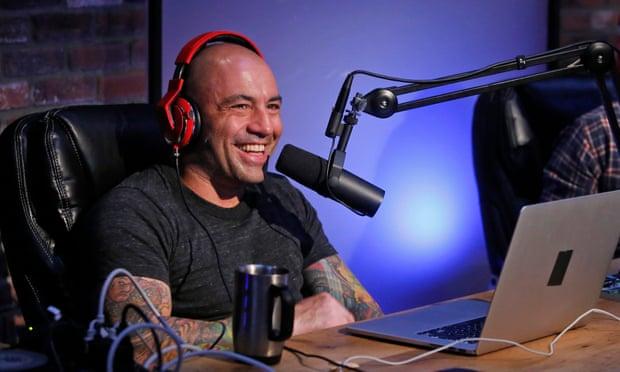 Joe Rogan Aşı Karşıtı Söylemleri ile Spotify'da Yer Edindi